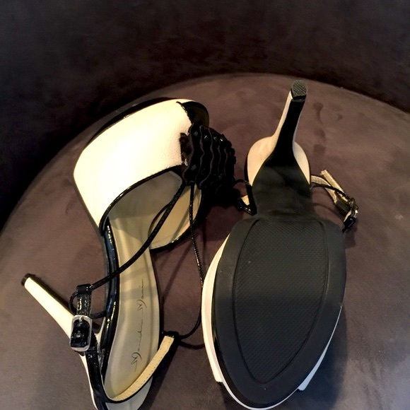 Black & White platforms. Size 6 - Picture 3 of 3